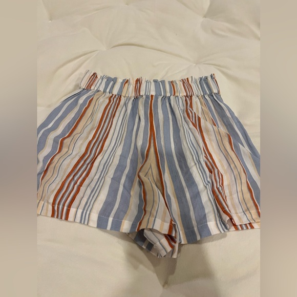 Angie Flowy Shorts - Picture 2 of 3